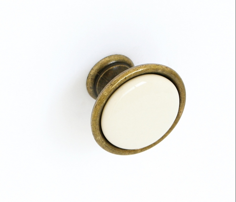 Pomello in porcellana 34 mm Giusti